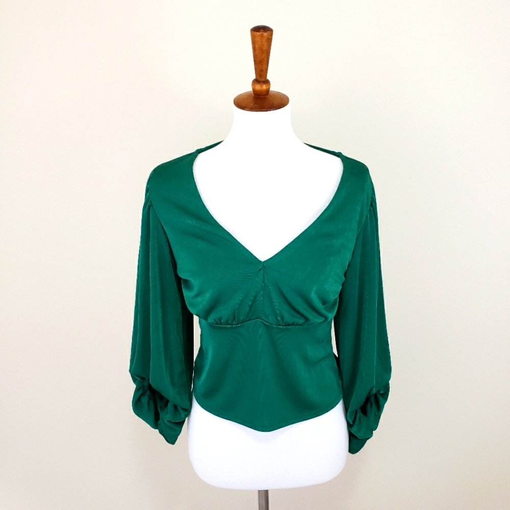 Green Long Sleeve Crop Top Deep Plunge V Neck Size XL Stretchy Green Lantern
